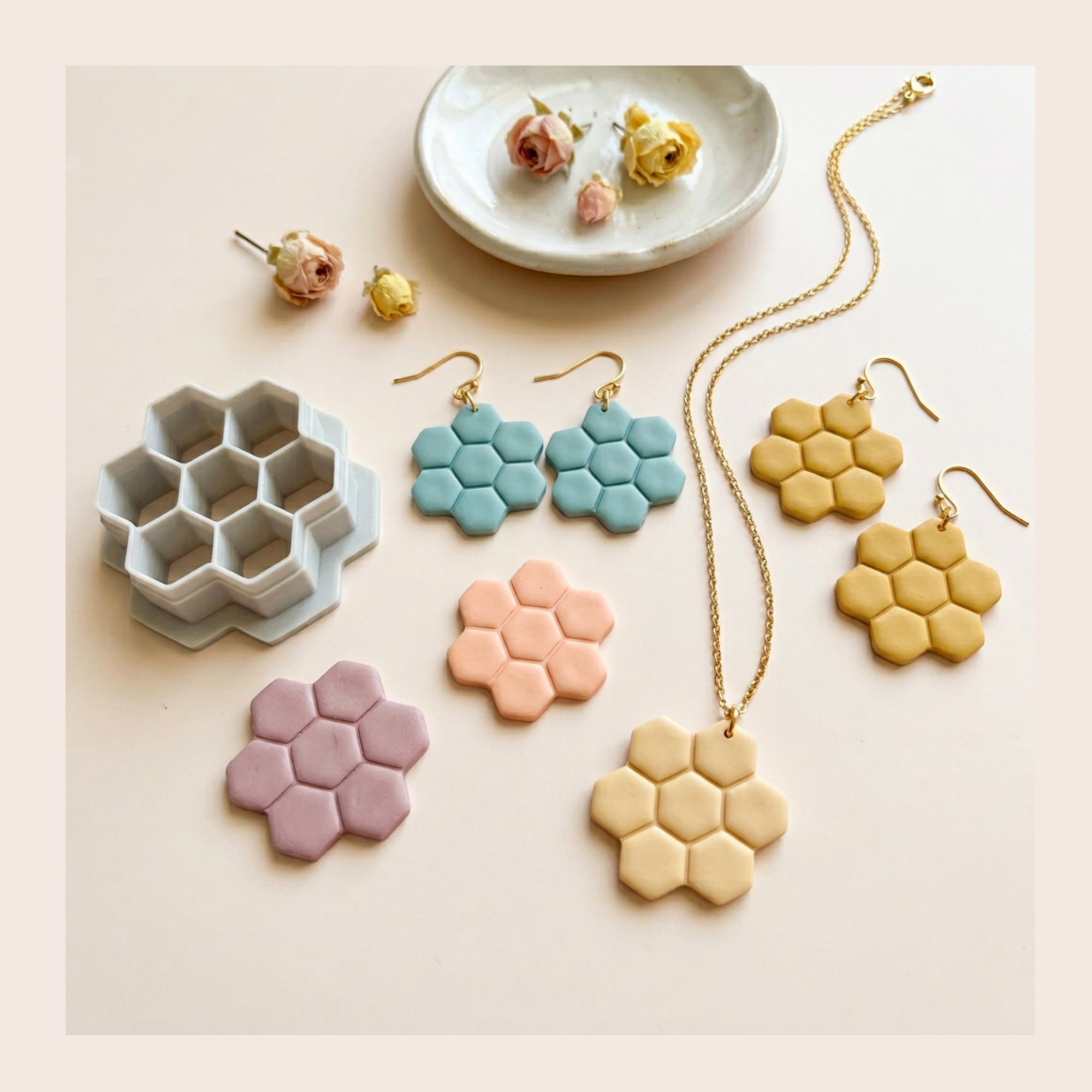 Bee Flower Polymer Clay Cutter 20 25 30 35mm | Jewellery Making | IrisCrafts7